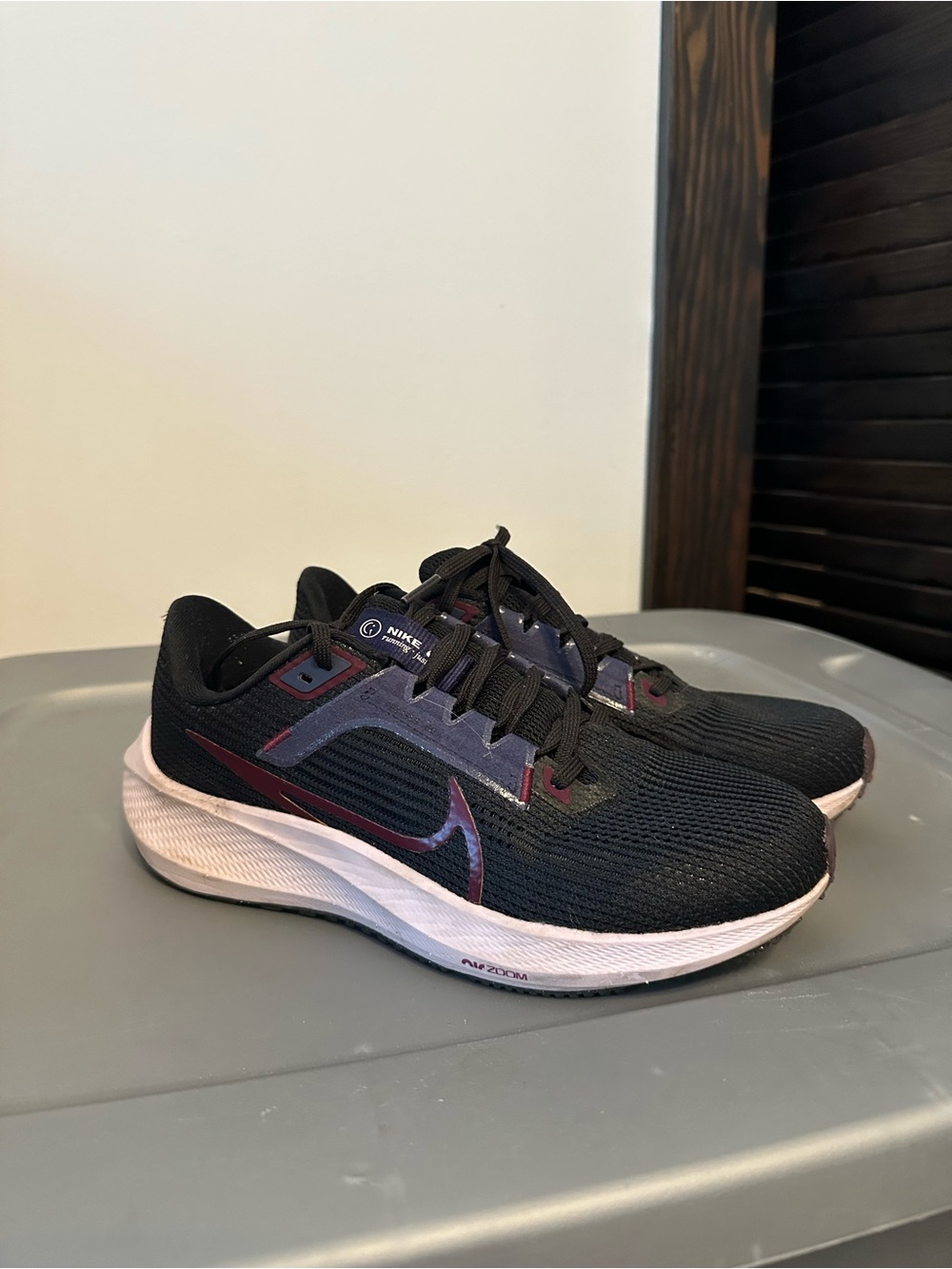 Nike Black Running Sneakers with Burgundy and Gray Accents